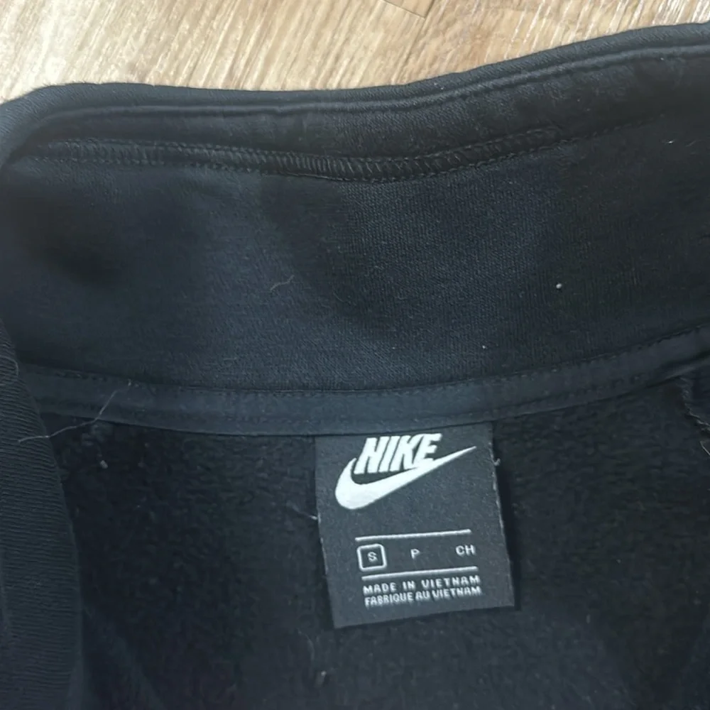 Nike sweater size small - Picture 3 of 3